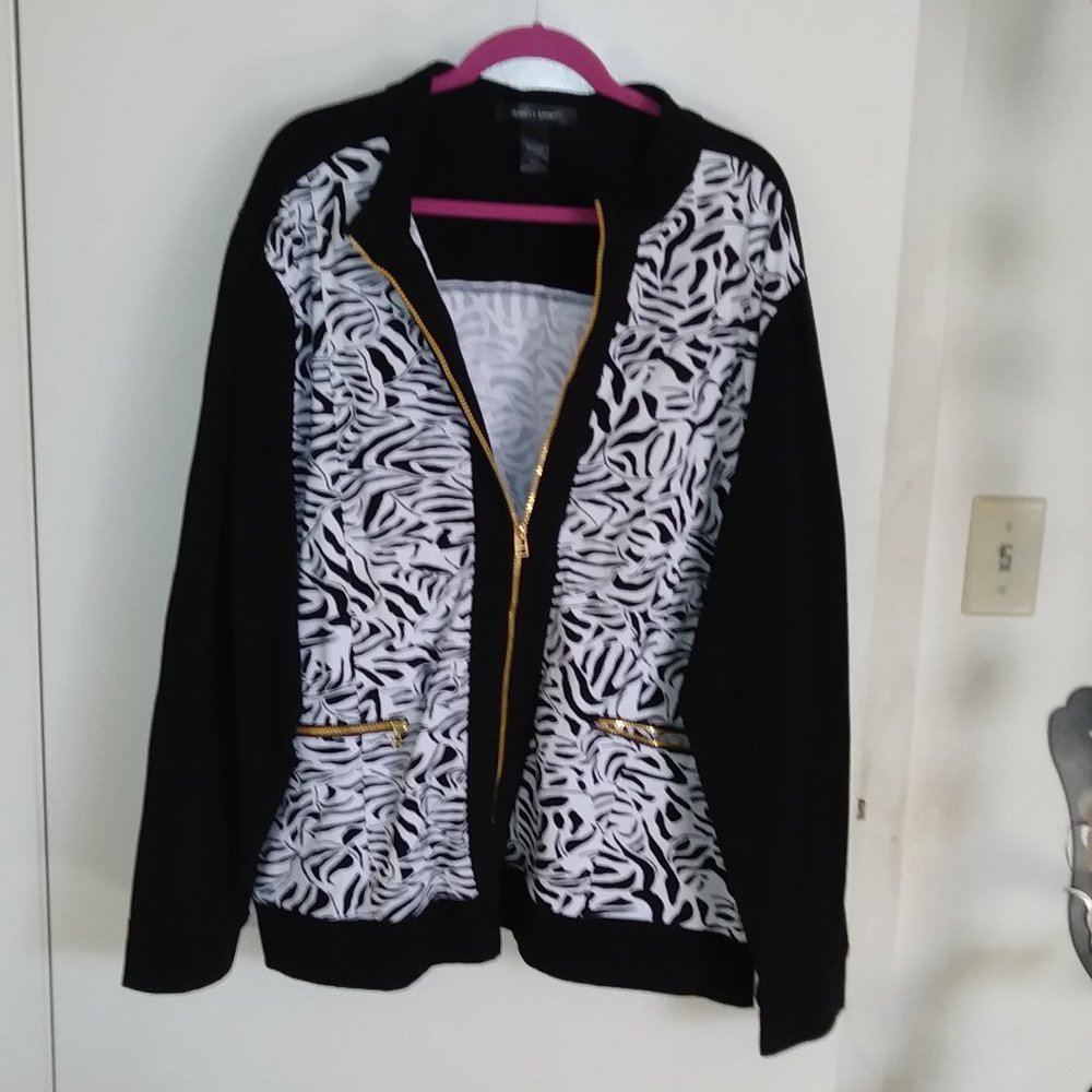 Ashley Sport Black & White Jacket Size 22/24